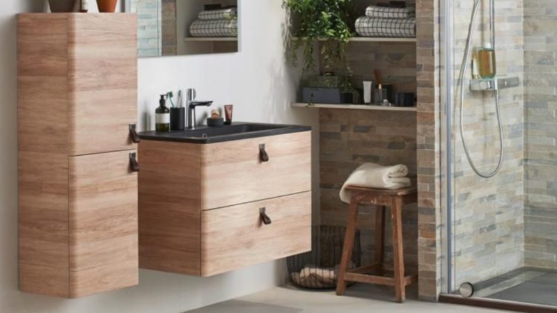 Meuble de salle de bain surélevé