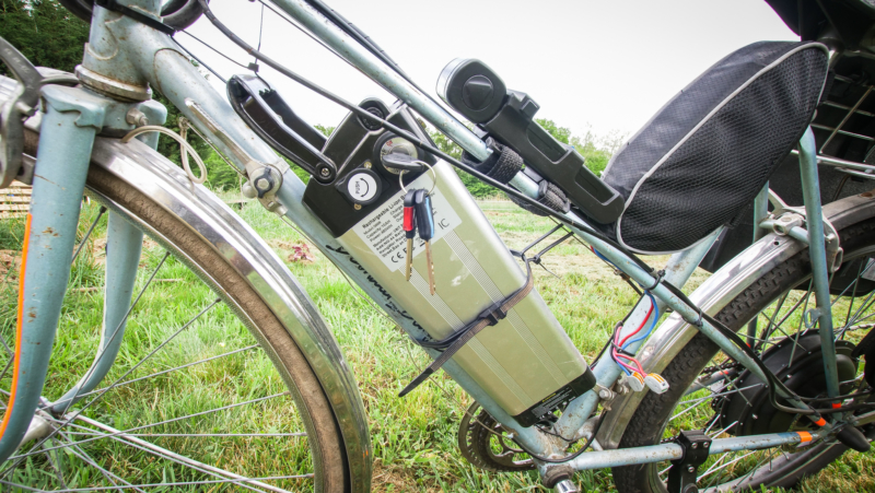 fixation de la batterie du vélo