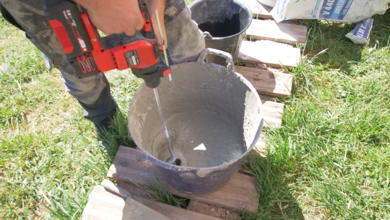 Auge et malaxeur pour préparation du béton ciré 