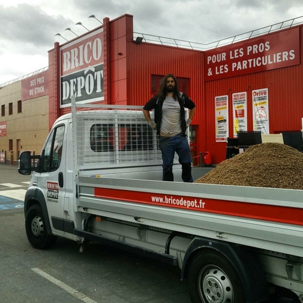 Achat de matériaux en grande surface de bricolage 