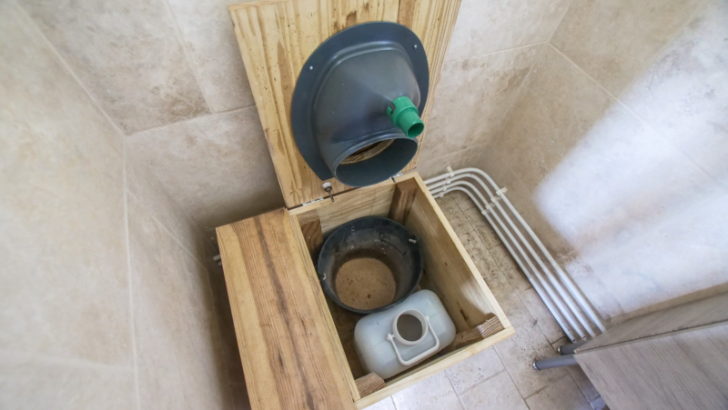 Éléments qui compose le système de séparateur d'urine des toilettes sèches