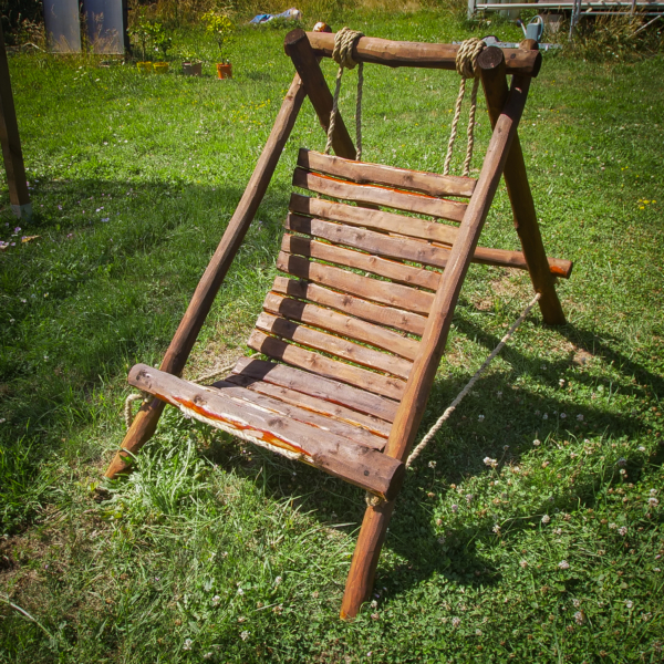 Fauteuil bois DIY pas cher avec du bois coupé dans la forêt 